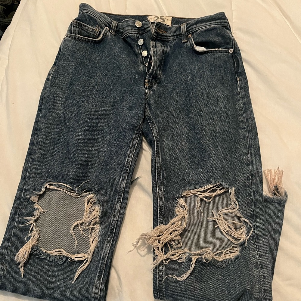 ✨ Free People -We the Free size 25 heavily distressed jeans